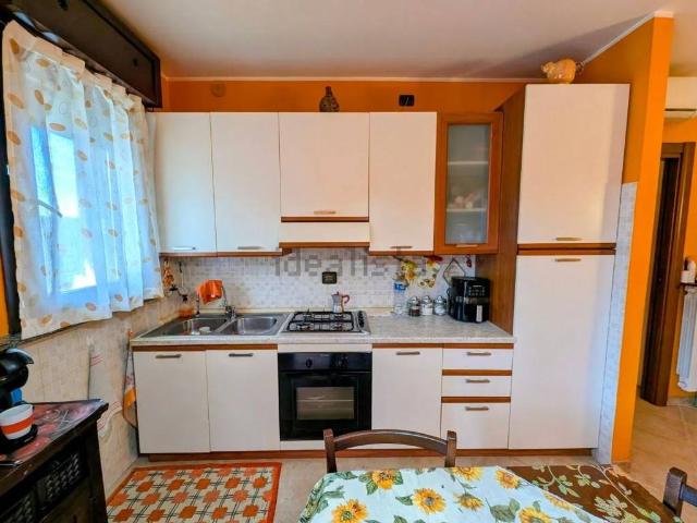 Appartamento in vendita a Limbiate, Lombardia