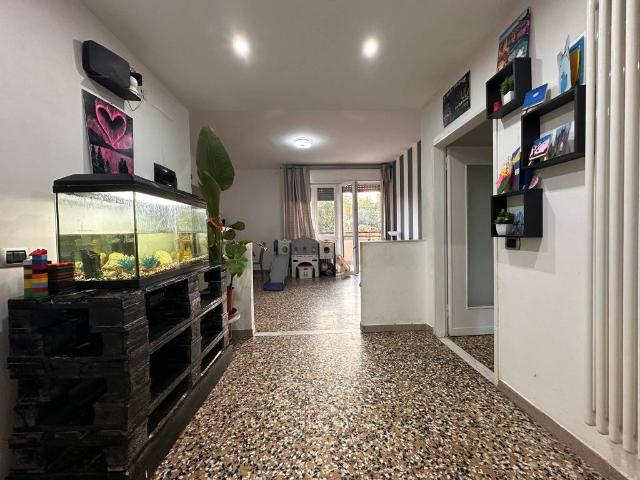 Appartamento in vendita a Limbiate, Lombardia