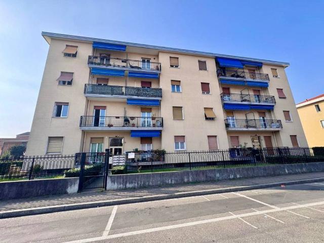 Appartamento in vendita a Limbiate, Lombardia