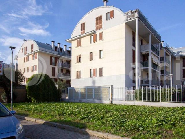 Appartamento in vendita a Limbiate, Lombardia