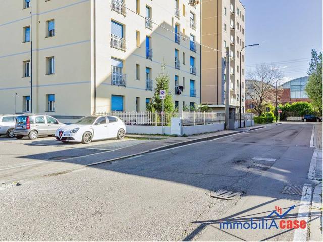 Appartamento in vendita a Limbiate, Lombardia