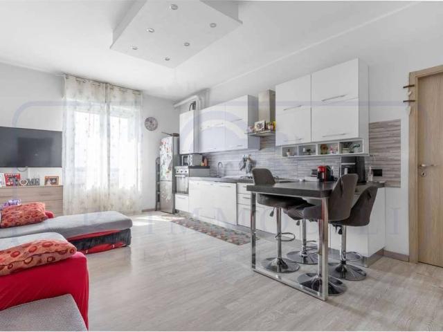 Appartamento in vendita a Limbiate, Lombardia