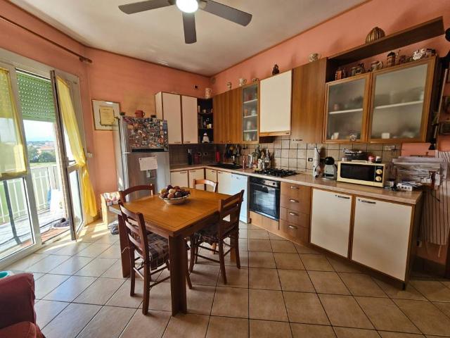 Appartamento in vendita a Limbiate, Lombardia