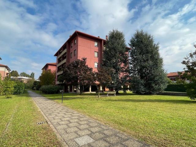 Appartamento in vendita a Limbiate, Lombardia