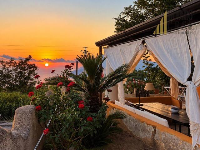 Appartamento in vendita a Quattropani, Lipari