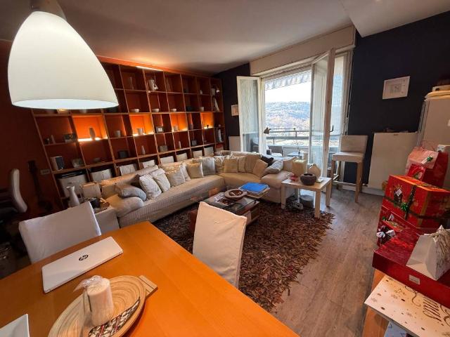 Appartamento in vendita a Lipomo, Lombardia