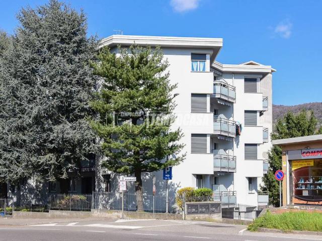 Appartamento in vendita a Lipomo, Lombardia