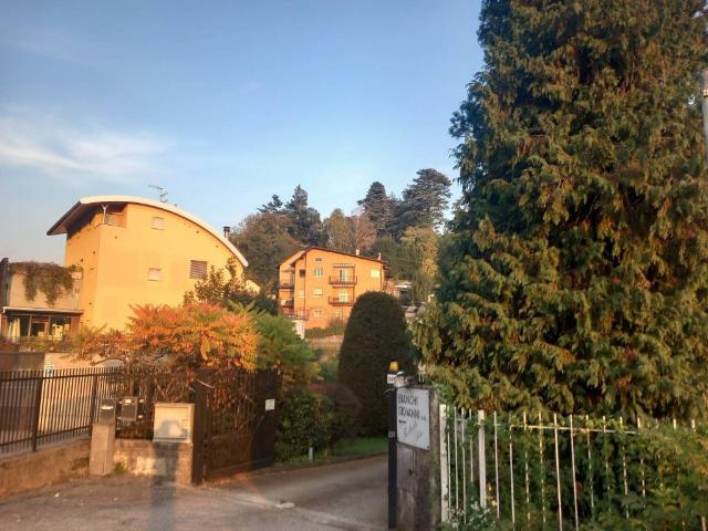 Appartamento in vendita a Lipomo, Lombardia