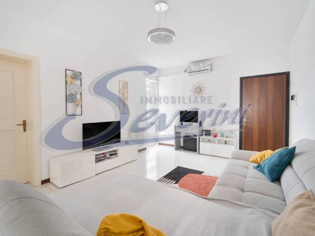 Appartamento in vendita a Lipomo, Como