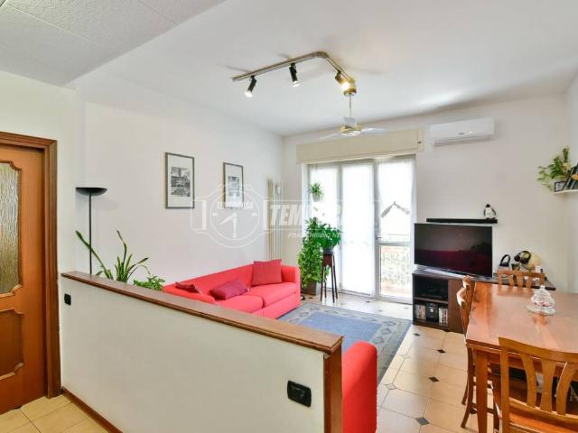 Appartamento in vendita a Lipomo, Lombardia