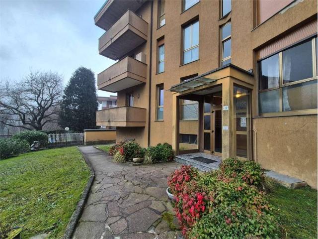 Appartamento in vendita a Lipomo, Lombardia