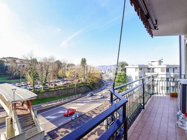 Appartamento in vendita a Lipomo, Lombardia