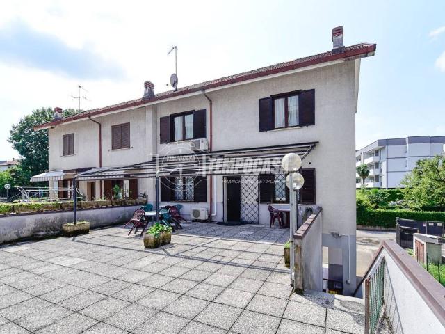 Appartamento in vendita a Lipomo, Lombardia