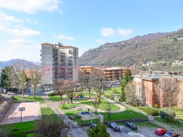 Appartamento in vendita a Lipomo, Lombardia