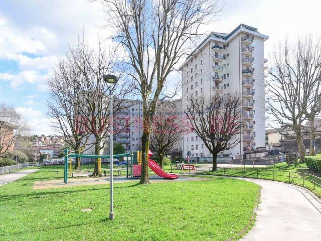 Appartamento in vendita a Lipomo, Lombardia