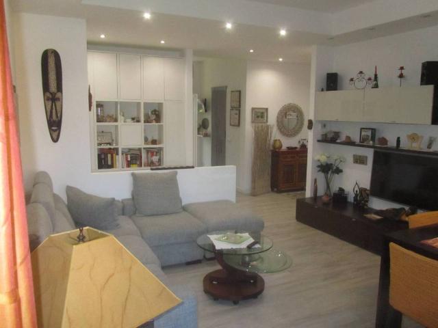 Appartamento in vendita a Lipomo, Lombardia