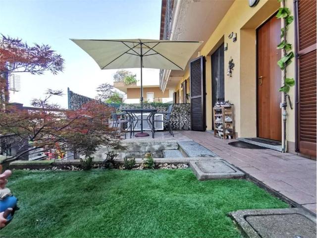 Appartamento in vendita a Lipomo, Lombardia