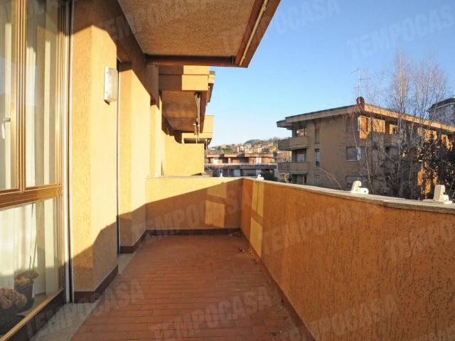 Appartamento in vendita a Lipomo, Como