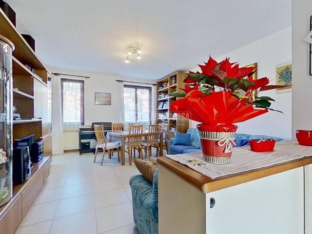 Appartamento in vendita a Lipomo, Como