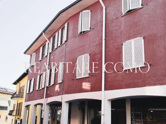 Appartamento in vendita a Lipomo, Como