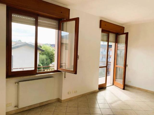 Appartamento in vendita a Lipomo, Lombardia