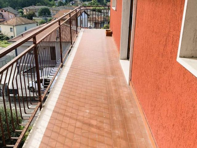 Appartamento in vendita a Lipomo, Lombardia