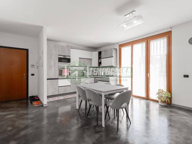 Appartamento in vendita a Liscate, Lombardia