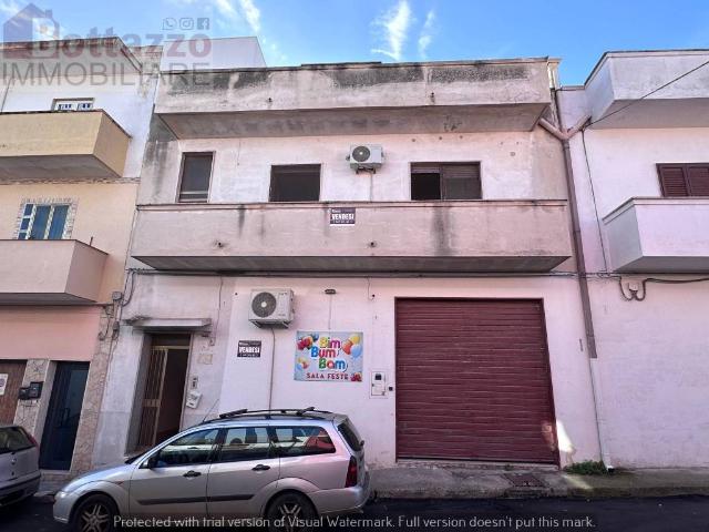 Appartamento in vendita a Lizzano, Taranto
