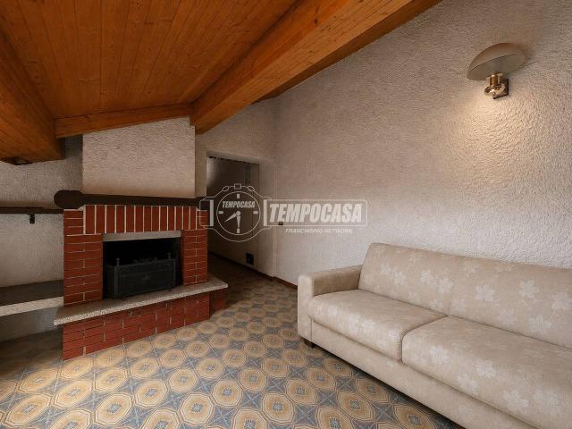 Appartamento in vendita a Lomagna, Lombardia