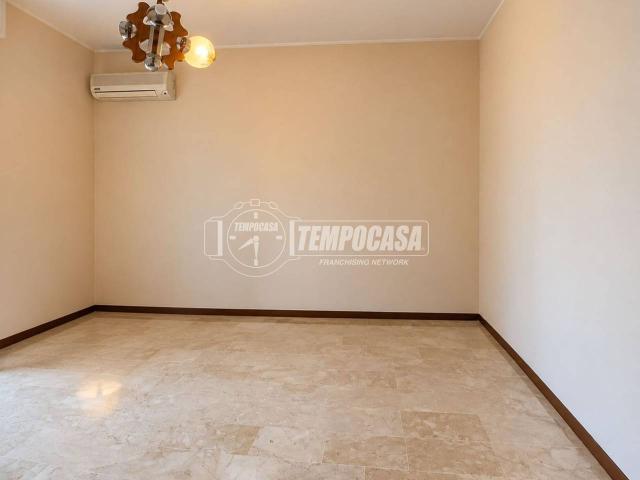 Appartamento in vendita a Lomagna, Lombardia