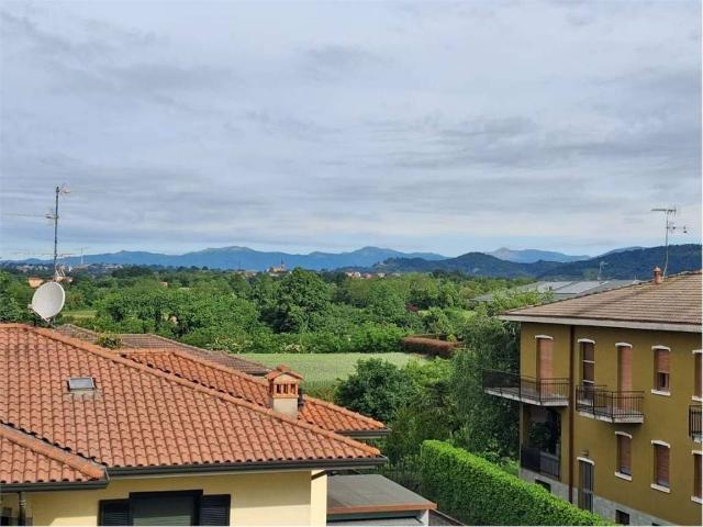 Appartamento in vendita a Lomagna, Lombardia