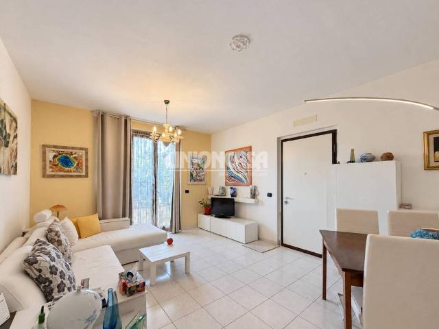 Appartamento in vendita a Lomazzo, Como