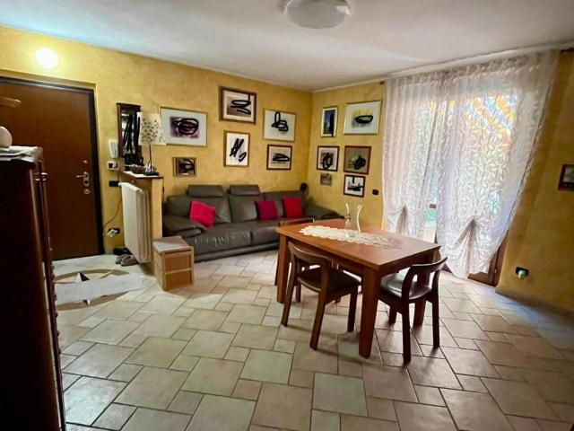 Appartamento in vendita a Lomazzo, Lombardia