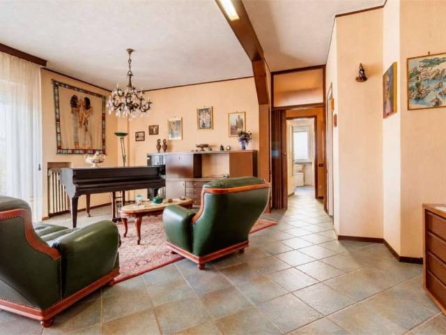 Appartamento in vendita a Lomazzo, Como