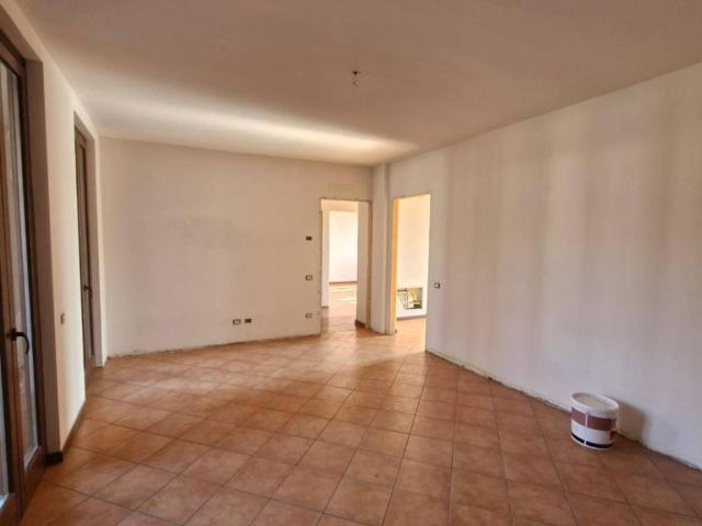 Appartamento in vendita a Tradate, Lombardia
