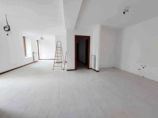 Appartamento in vendita a Lonate Ceppino, Lombardia