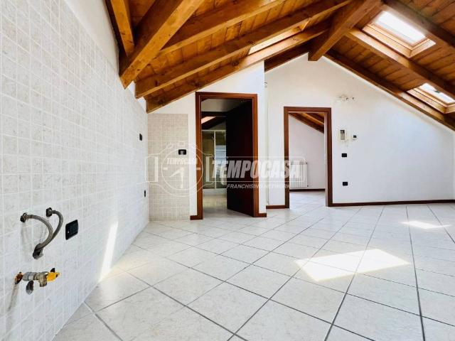 Appartamento in vendita a Lonate Pozzolo, Lombardia
