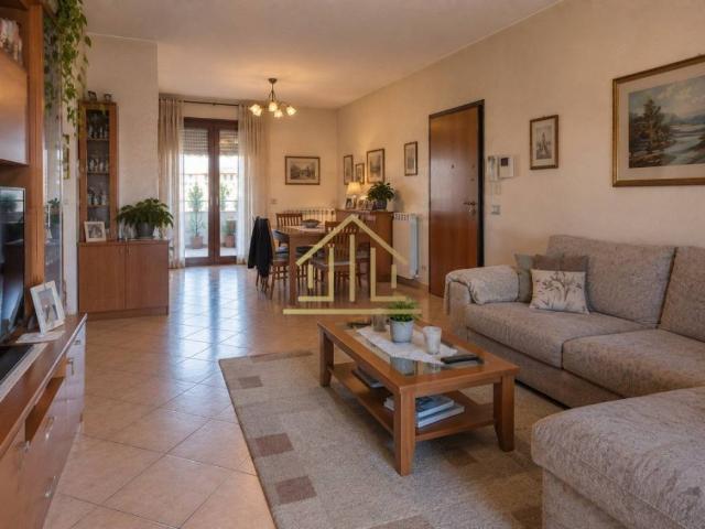 Appartamento in vendita a Lonato, Lombardia