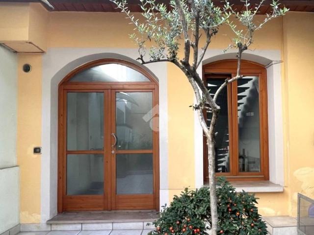 Appartamento in vendita a Lonato, Lombardia