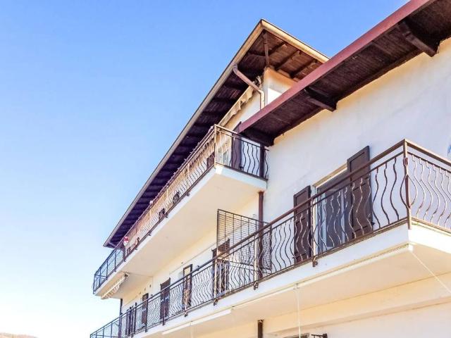 Appartamento in vendita a Longone Al Segrino, Lombardia
