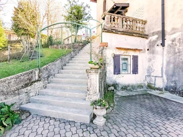 Appartamento in vendita a Longone Al Segrino, Lombardia