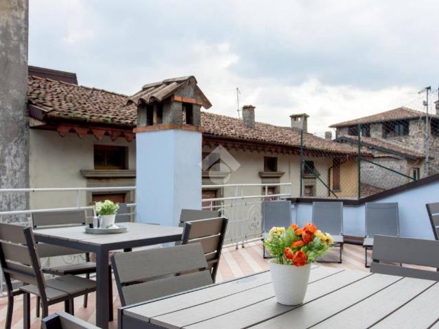 Appartamento in vendita a Lovere, Lombardia