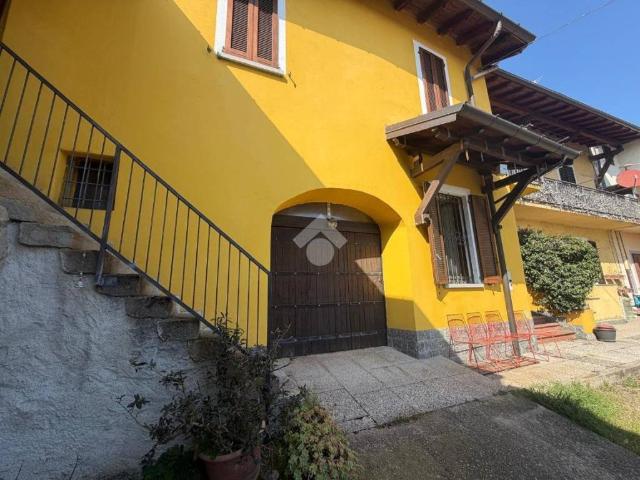 Appartamento in vendita a Lozza, Lombardia