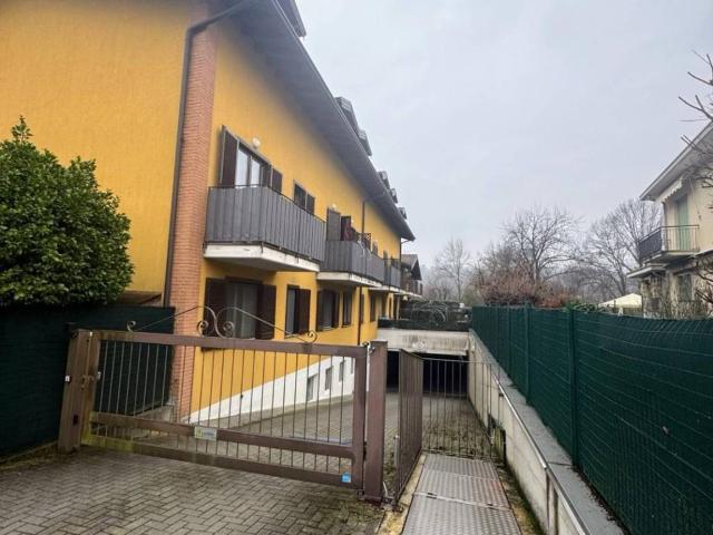 Appartamento in vendita a Lozza, Lombardia