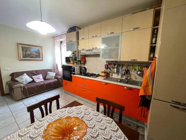 Appartamento in vendita a Luisago, Lombardia