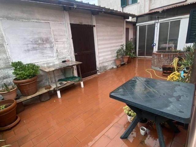 Appartamento in vendita a Dogana, Luni