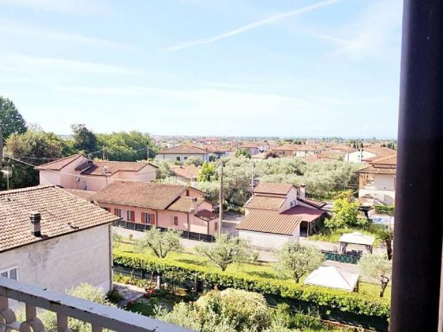 Appartamento in vendita a Dogana, Luni