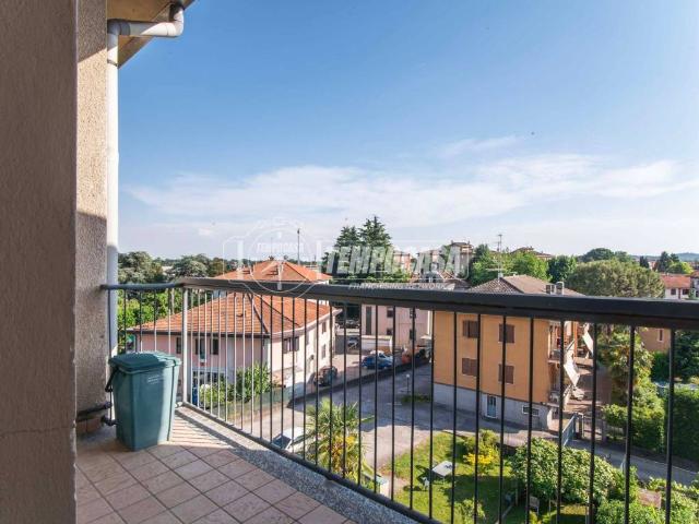 Appartamento in vendita a Villa Guardia, Lombardia
