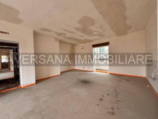 Appartamento in vendita a Lusciano, Campania