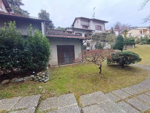 Appartamento in vendita a Casciago, Lombardia